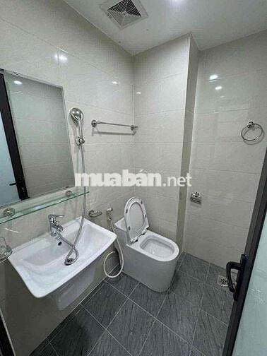 CCMN PHỐ KIM MÃ. BAN CÔNG. THANG MÁY. GIÁ 4Tr8
