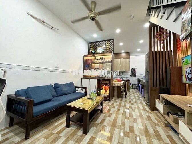 Nhà mới nội thất cao cấp, gần Trường THCS Lý Thường Kiệt.