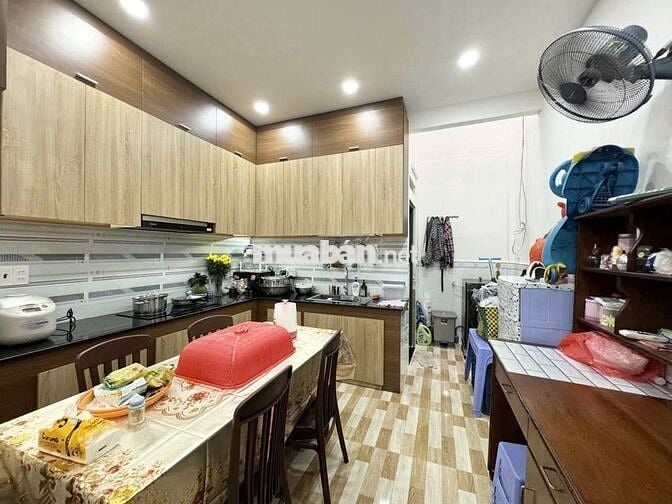 Nhà mới nội thất cao cấp, gần Trường THCS Lý Thường Kiệt.