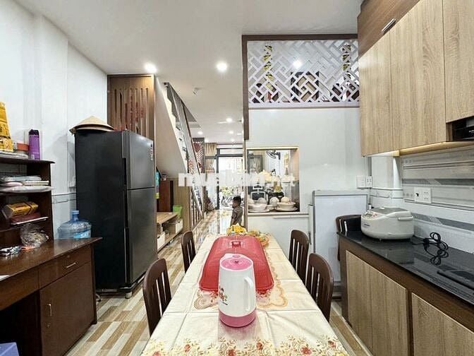 Nhà mới nội thất cao cấp, gần Trường THCS Lý Thường Kiệt.