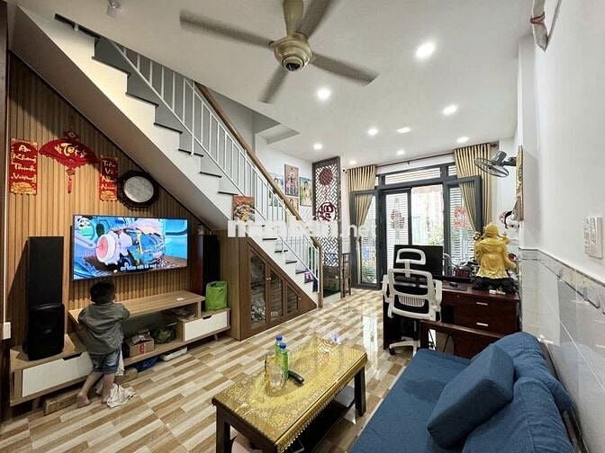 Nhà mới nội thất cao cấp, gần Trường THCS Lý Thường Kiệt.