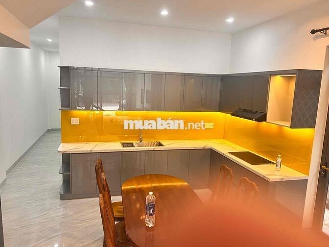 Bán nhà vip ; gần chợ Đông Nam Hoà xuân