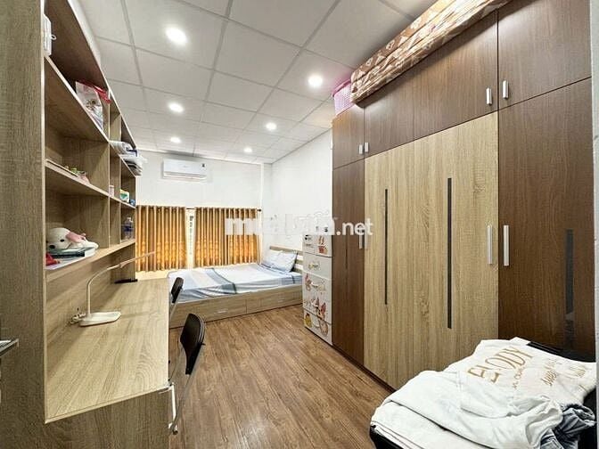 Nhà mới nội thất cao cấp, gần Trường THCS Lý Thường Kiệt.