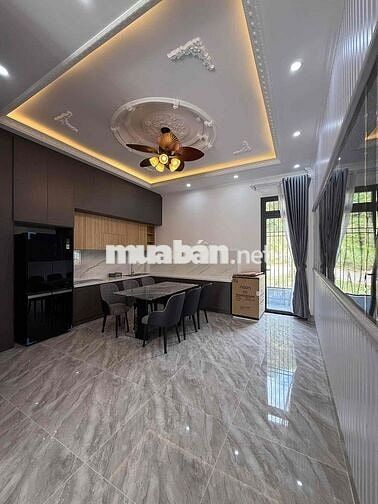 nhà mới - sổ riêng xây dựng- có thang máy giá rẻ