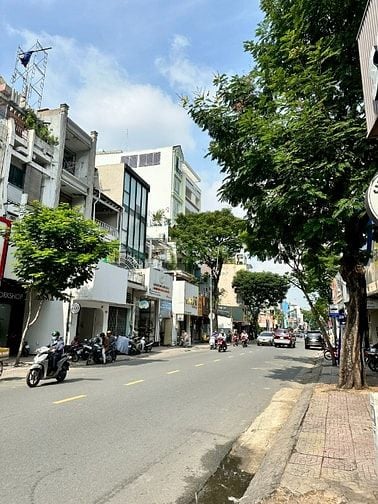 Bán nhà 2 tầng, 81 Lê Văn Sỹ, Phú Nhuận. Giá 33,5 tỷ