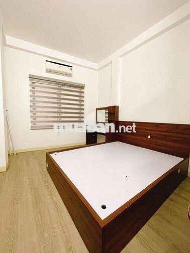 Nhà hiếm hoi còn sót lại Cầu Vĩnh Tuy phố Trạm LB,36m-4T-4PN-Giá 6,8tỷ