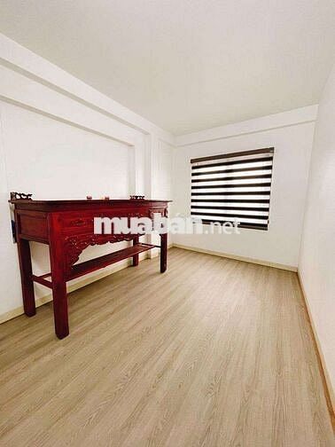 Nhà hiếm hoi còn sót lại Cầu Vĩnh Tuy phố Trạm LB,36m-4T-4PN-Giá 6,8tỷ