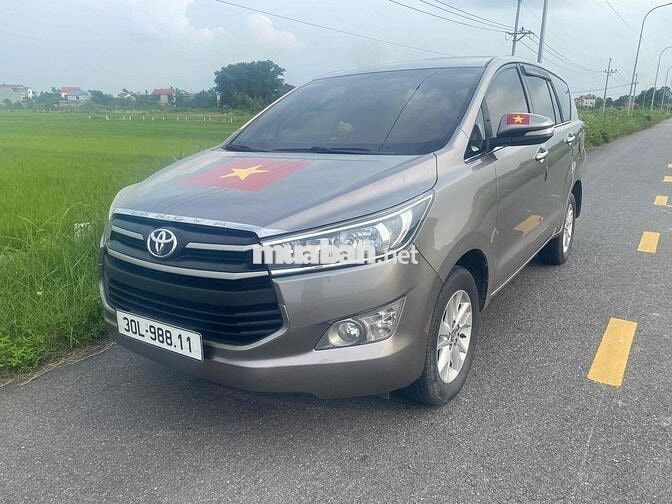 Toyota Innova 2017 2.0E - 11886 km