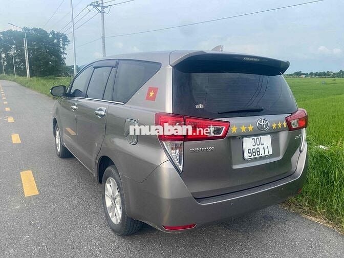 Toyota Innova 2017 2.0E - 11886 km