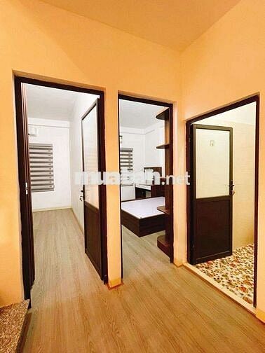Nhà hiếm hoi còn sót lại Cầu Vĩnh Tuy phố Trạm LB,36m-4T-4PN-Giá 6,8tỷ
