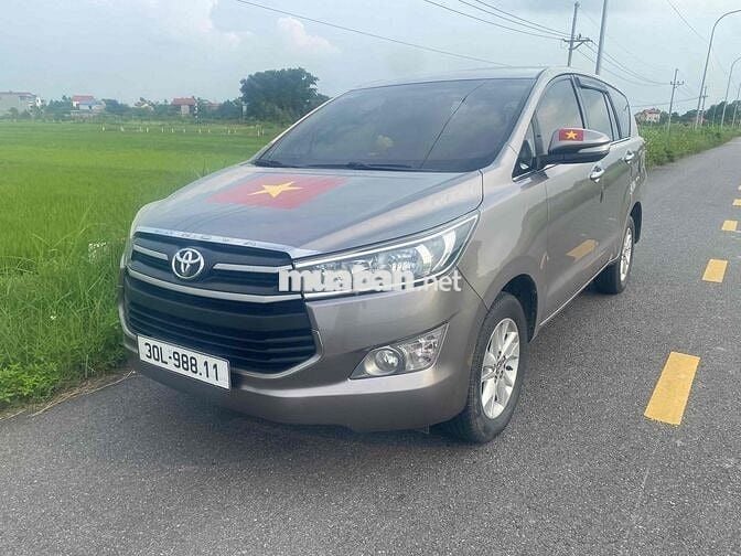 Toyota Innova 2017 2.0E - 11886 km
