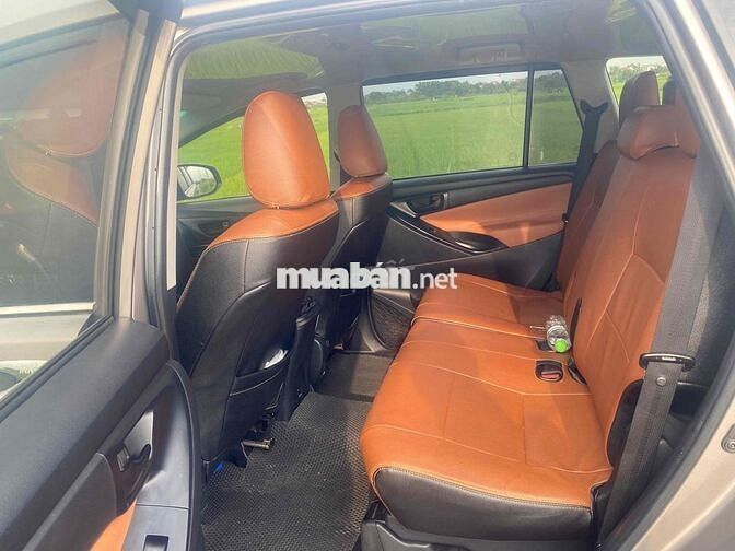 Toyota Innova 2017 2.0E - 11886 km