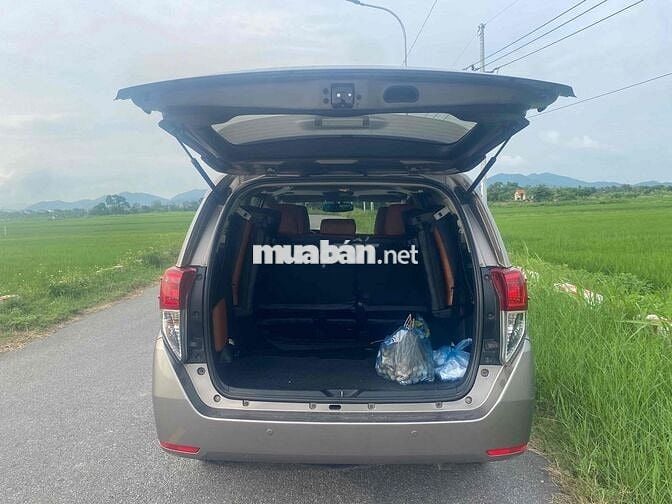 Toyota Innova 2017 2.0E - 11886 km