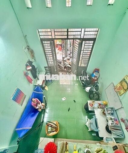Nhà rộng 2 tầng ở ngay, gần Hồ Bơi Tây Thạnh.