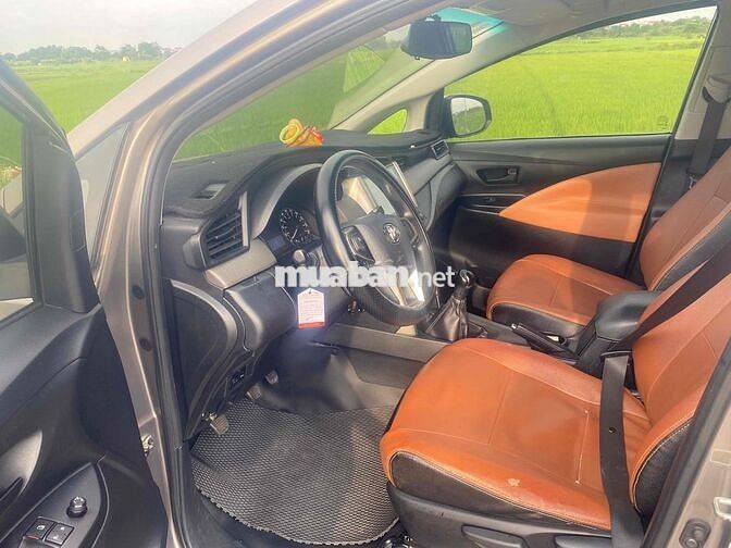 Toyota Innova 2017 2.0E - 11886 km