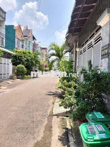 Cần bán gấp nhà 1 lầu đẹp 5x17m Shr đg nhựa 7m thông gần chợ Bà Điểm