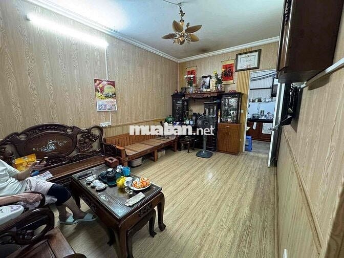 Tầng 1 tập thể Thái Hà,Đặng Tiến Đông, Đống Đa