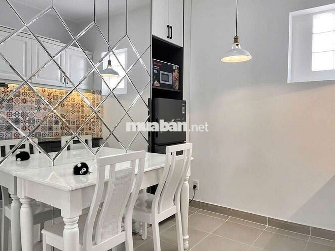 CĂN HỘ 1 PHÒNG NGỦ BAN CÔNG NGAY CHỢ BÀ CHIỂU GẦN CẦU BÔNG TIỆN QUA Q1