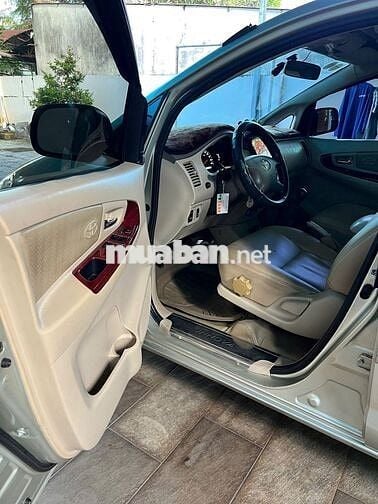 Toyota Innova 2006 G - 180000 km