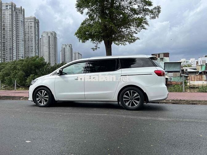 Kia Sedona 2019 Luxury D - 79 km ngay chu