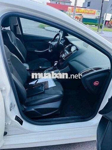 Focus 2018 Sport xe gia đình sử dụng từ đầu.