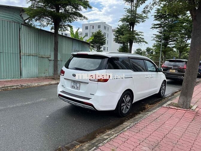 Kia Sedona 2019 Luxury D - 79 km ngay chu