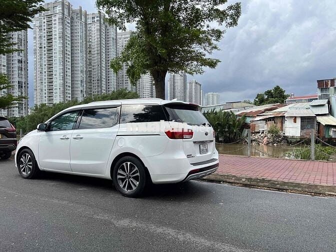 Kia Sedona 2019 Luxury D - 79 km ngay chu