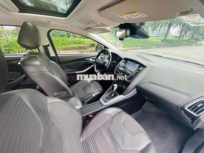 Focus 2018 Sport xe gia đình sử dụng từ đầu.
