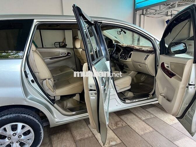 Toyota Innova 2006 G - 180000 km
