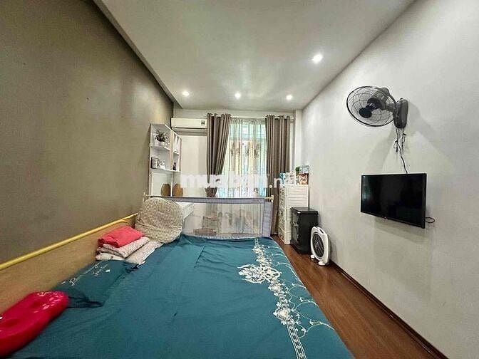CĂN TẬP THỂ ĐẸP XỊN NGÕ OTO CHẠY VÒNG QUANH