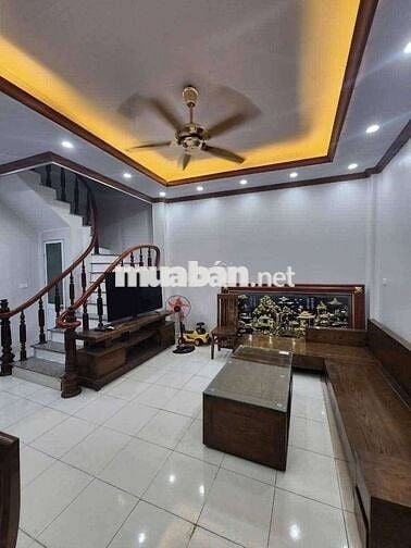 Nhanh thì còn cho thuê nhà Sài đồng Long Biên 35m 4 tầng 2 ngủ giá 7 t