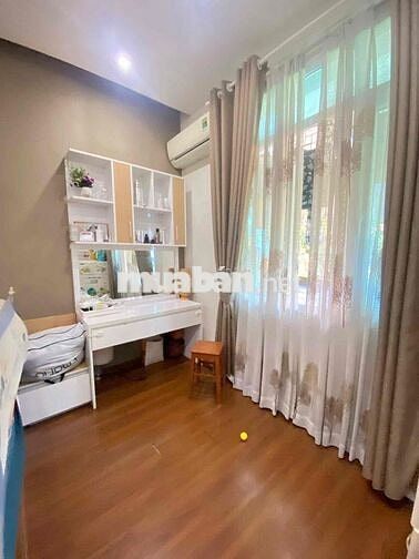 CĂN TẬP THỂ ĐẸP XỊN NGÕ OTO CHẠY VÒNG QUANH