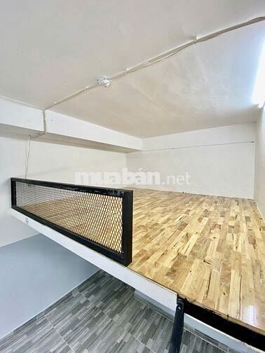 Phòng gác đẹp có cửa sổ, máy lạnh_ gần lotter mart Nguyễn Văn Lượng