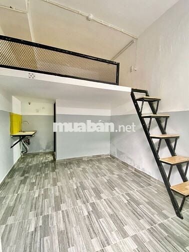 Phòng gác đẹp có cửa sổ, máy lạnh_ gần lotter mart Nguyễn Văn Lượng