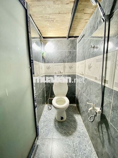 Phòng gác đẹp có cửa sổ, máy lạnh_ gần lotter mart Nguyễn Văn Lượng