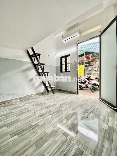 Phòng gác đẹp có cửa sổ, máy lạnh_ gần lotter mart Nguyễn Văn Lượng