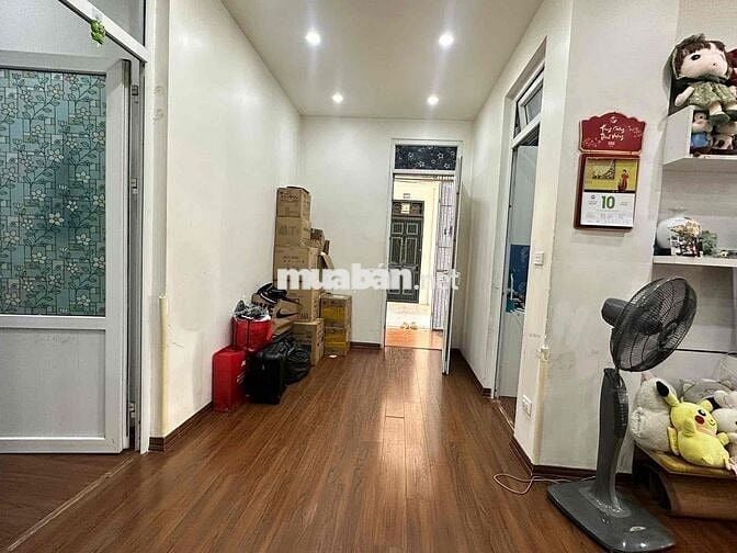 CĂN TẬP THỂ ĐẸP XỊN NGÕ OTO CHẠY VÒNG QUANH