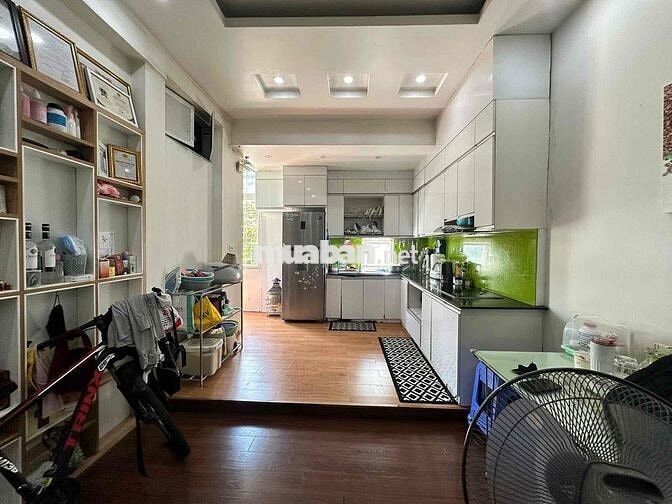 CĂN TẬP THỂ ĐẸP XỊN NGÕ OTO CHẠY VÒNG QUANH CĂN TẬP THỂ ĐẸP XỊN NGÕ OTO CHẠY VÒNG QUANH