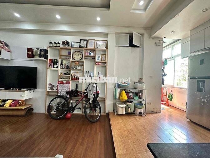 CĂN TẬP THỂ ĐẸP XỊN NGÕ OTO CHẠY VÒNG QUANH