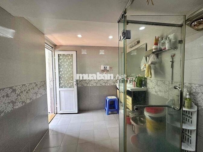 CĂN TẬP THỂ ĐẸP XỊN NGÕ OTO CHẠY VÒNG QUANH