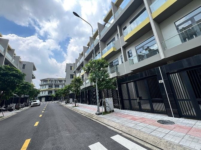 Nhà phố 4tầng dt 90m2 DTSD 237m2 giá chỉ 6 tỷ - trệt 2 lầu sân thượng