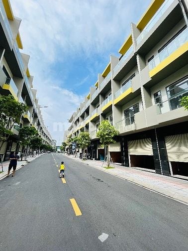 Nhà phố 4tầng dt 90m2 DTSD 237m2 giá chỉ 6 tỷ - trệt 2 lầu sân thượng