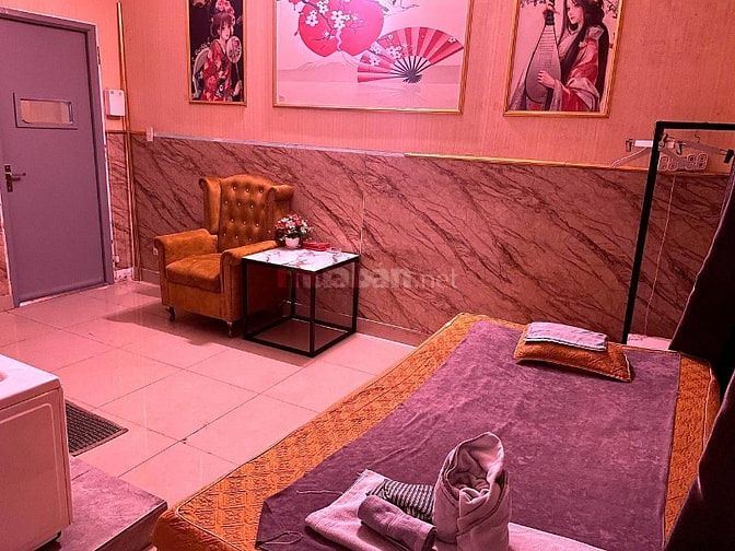 Sang cơ sở massage mặt tiền quận 8