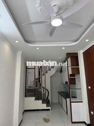Nhà 5 tầng mới nguyên căn 35m2, ngõ 731 Bát Khối