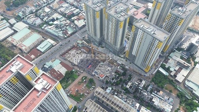 Nhà phố SHR 4 tầng, vừa ở vừa kinh doanh ngay dưới chân 8000 căn hộ