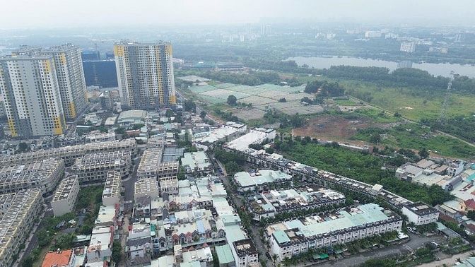 Nhà phố SHR 4 tầng, vừa ở vừa kinh doanh ngay dưới chân 8000 căn hộ