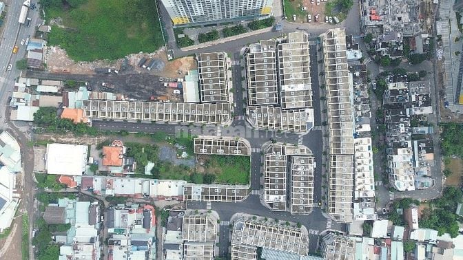 Nhà phố SHR 4 tầng, vừa ở vừa kinh doanh ngay dưới chân 8000 căn hộ