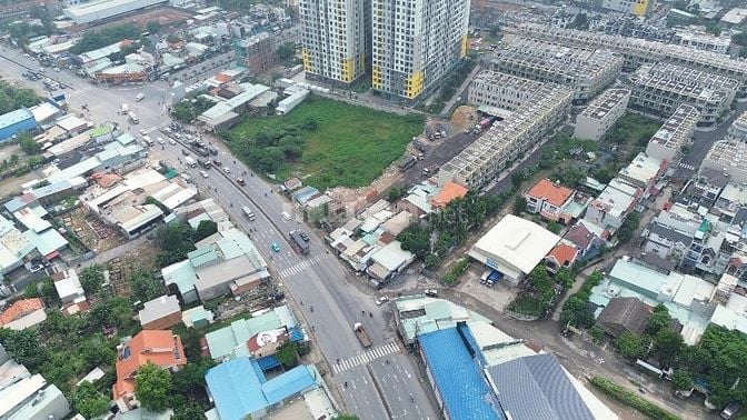 Nhà phố SHR 4 tầng, vừa ở vừa kinh doanh ngay dưới chân 8000 căn hộ
