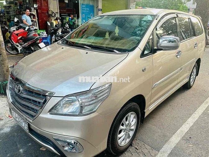 Toyota Innova 2014 E - 100000 km