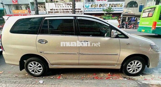 Toyota Innova 2014 E - 100000 km